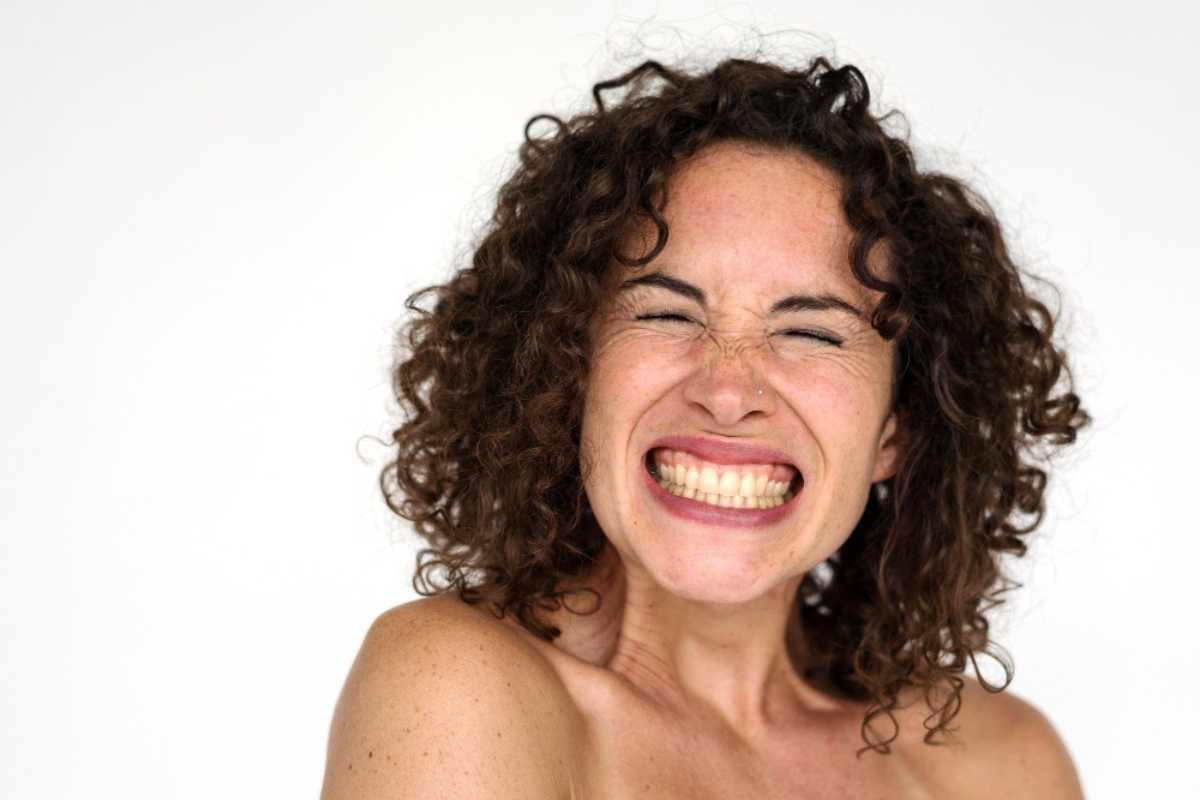 A Verdade Sobre Clareamento Dental e Dentes Amarelados