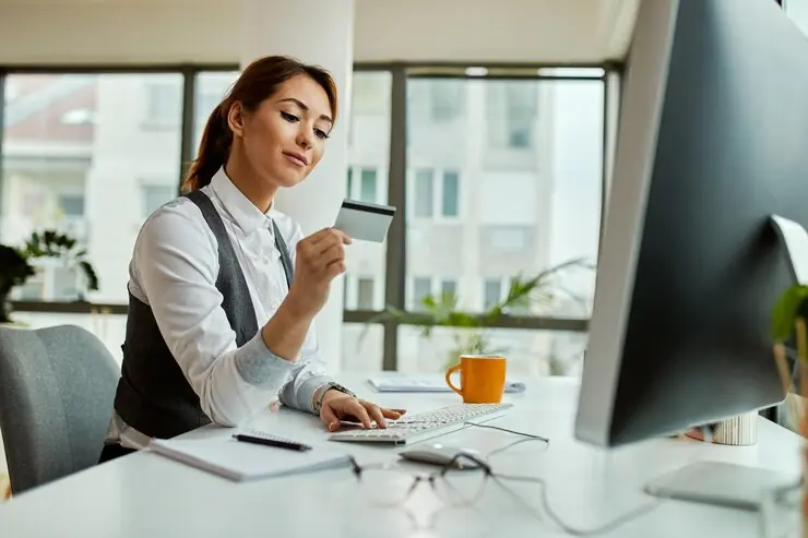 Cartões de benefícios para funcionários: eficiência e economia para empresas